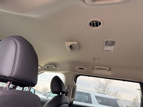 New 2026 Kia Carnival EX image 24