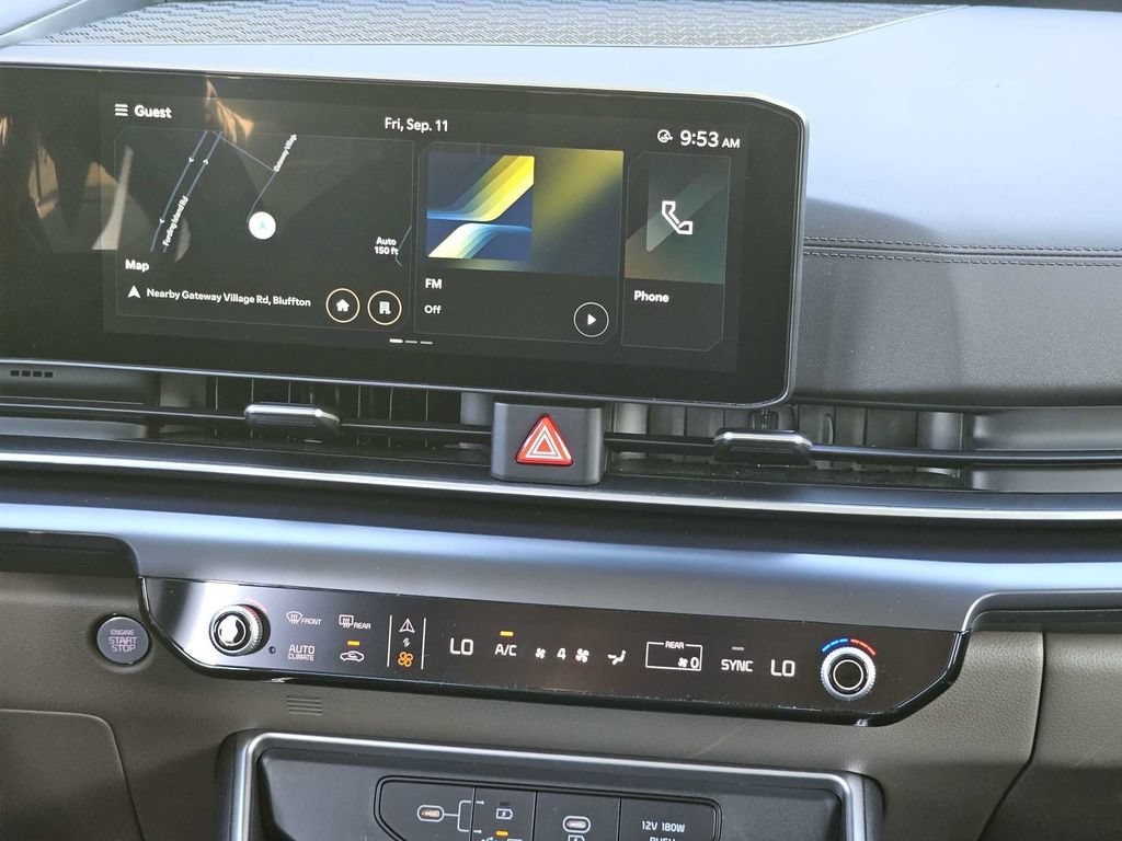 Used 2025 Kia Carnival FWD image 17