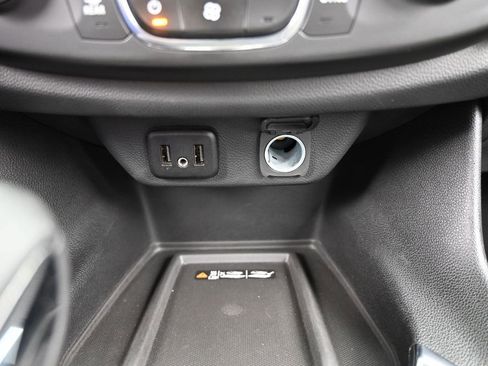 Used 2023 Chevrolet Traverse LT image 26