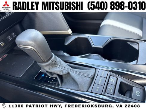 Used 2025 Toyota Camry SE FWD image 11
