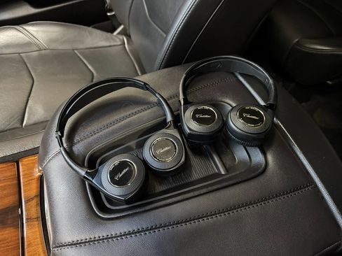 Used 2017 Cadillac Escalade Premium Luxury image 35