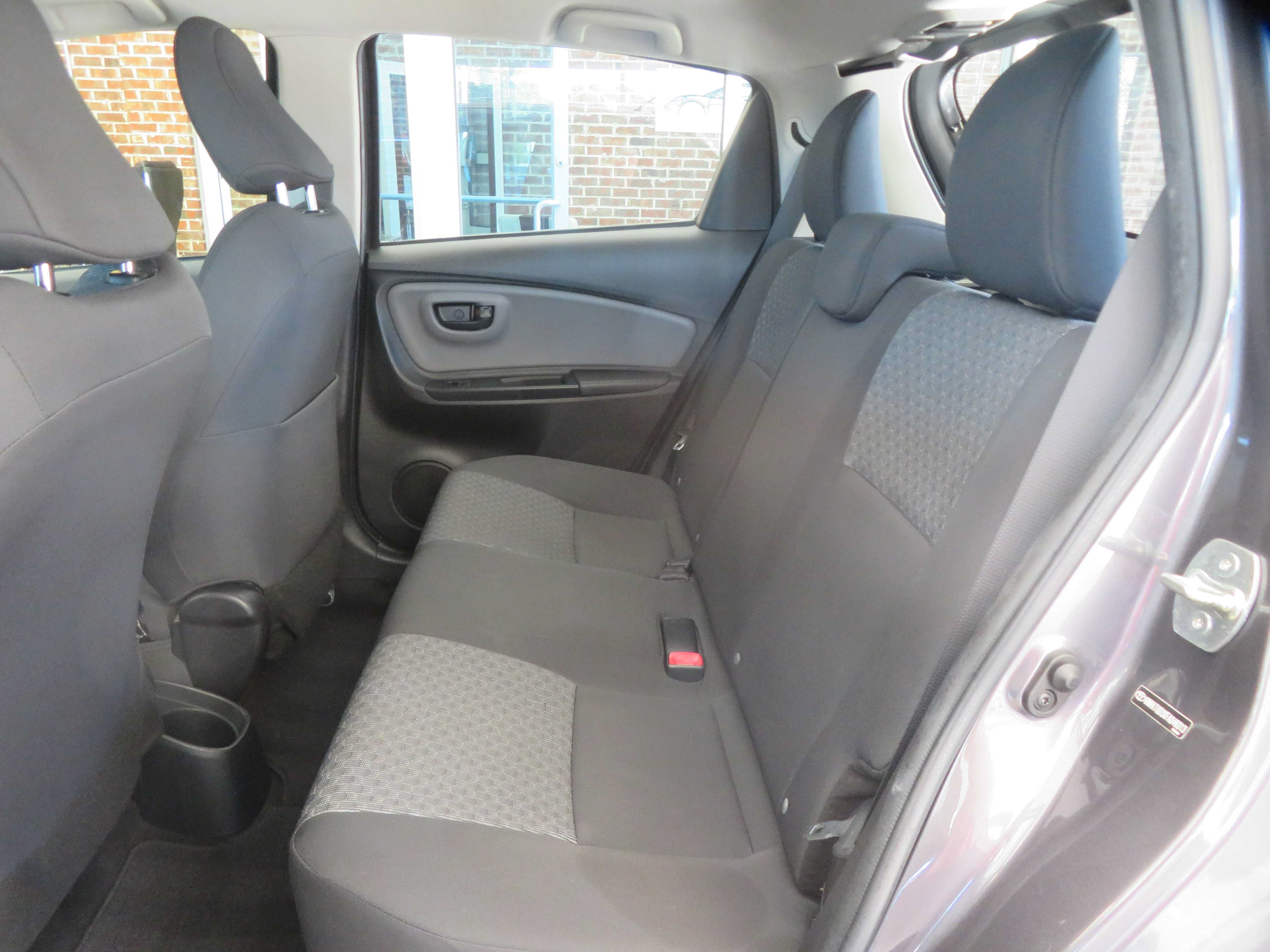 Used 2015 Toyota Yaris L FWD image 19