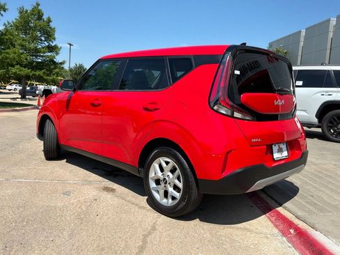 Used 2025 Kia Soul LX w/ LX Technology Package FWD image 8