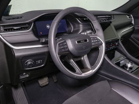 Used 2023 Jeep Grand Cherokee Altitude AWD/4WD image 21