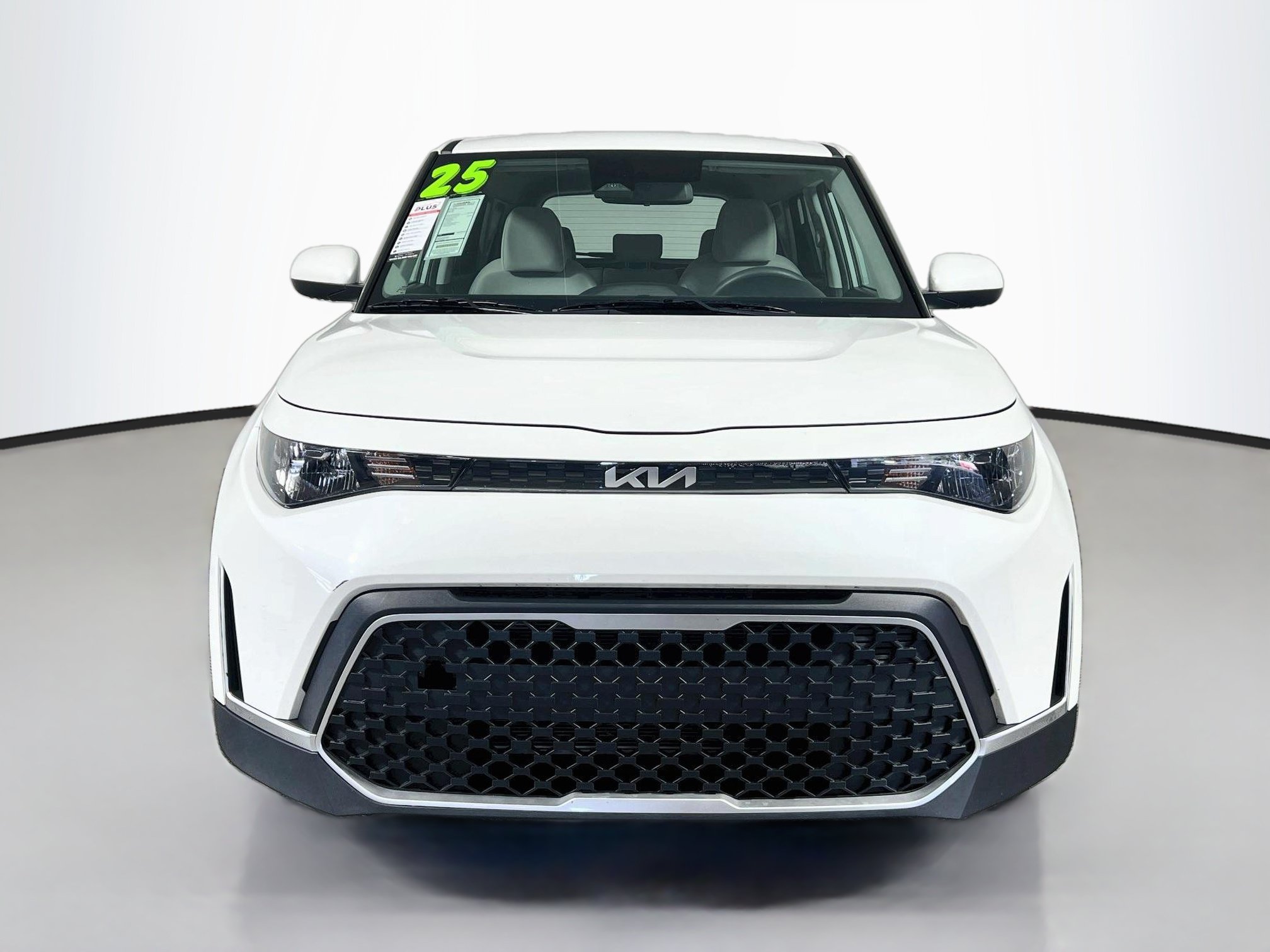 Used 2025 Kia Soul LX w/ LX Technology Package FWD image 11