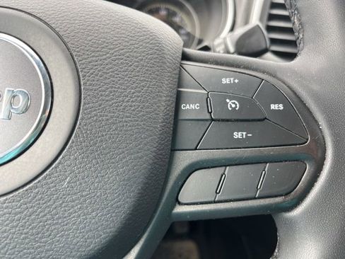 Used 2021 Jeep Cherokee Trailhawk AWD/4WD image 22