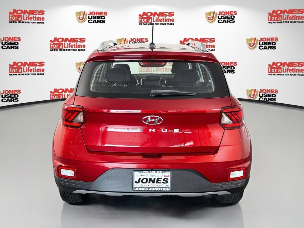Certified 2024 Hyundai Venue SEL FWD image 16