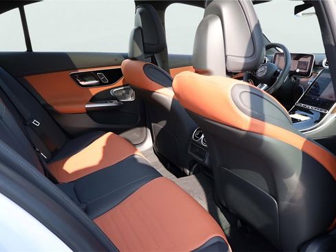 Used 2025 Mercedes-Benz C 300 4MATIC Sedan image 23