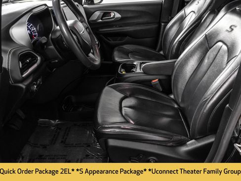 Used 2022 Chrysler Pacifica Touring-L w/ Uconnect Theater Family Group FWD image 7