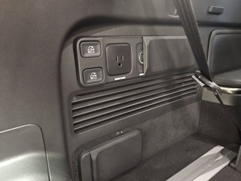 Used 2023 Rivian R1S Adventure AWD/4WD image 24