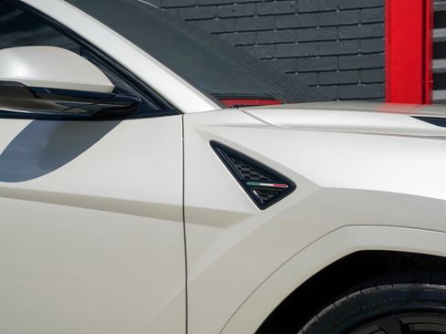 Used 2024 Lamborghini Urus S AWD/4WD image 12