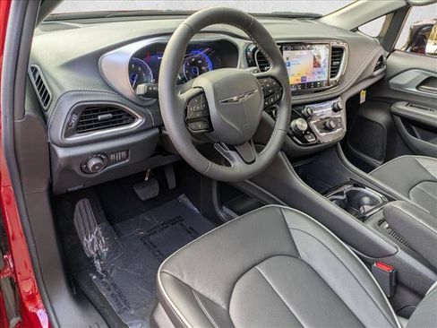 New 2026 Chrysler Pacifica Limited w/ S Appearance Package FWD image 3