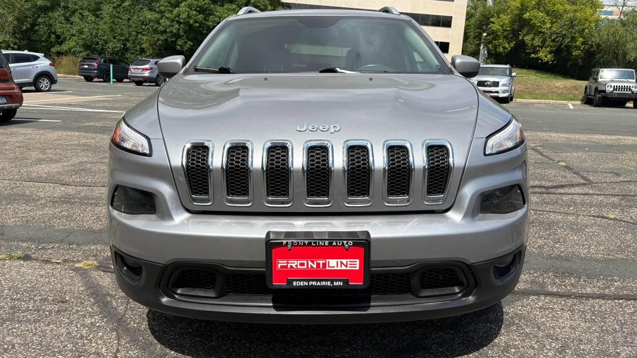 Used 2017 Jeep Cherokee Latitude AWD/4WD image 14