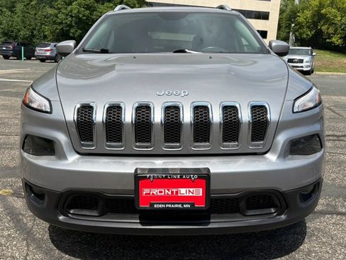 Used 2017 Jeep Cherokee Latitude AWD/4WD image 14