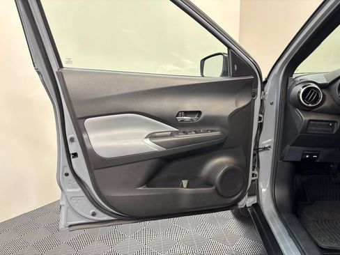 Used 2022 Nissan Kicks SR w/ Premium Package FWD image 25