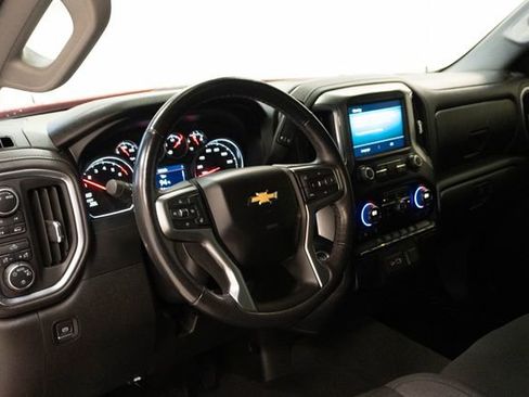 Used 2021 Chevrolet Silverado 1500 LT image 3
