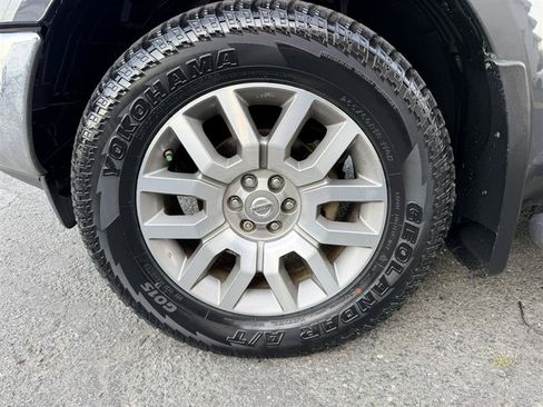 Used 2013 Nissan Frontier SL w/ Moonroof Pkg AWD/4WD image 9