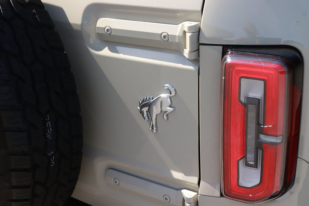 Used 2025 Ford Bronco Outer Banks AWD/4WD image 9
