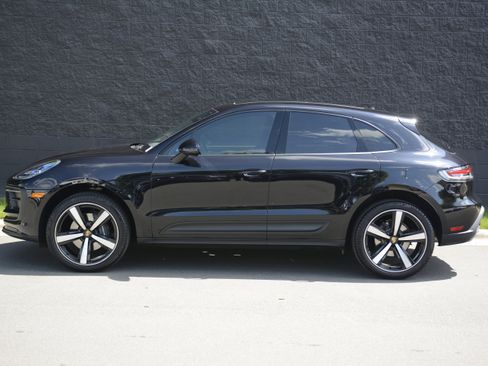 Certified 2026 Porsche Macan AWD/4WD image 2