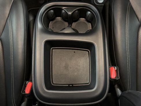 Used 2025 Chrysler Pacifica Select FWD image 39