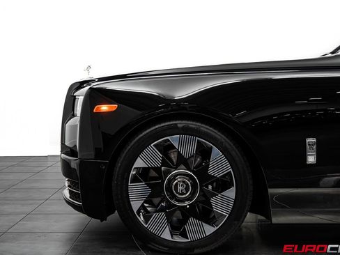 Used 2024 Rolls-Royce Phantom Sedan w/ The Phantom Package RWD image 15