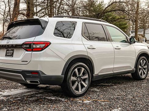 Used 2023 Honda Pilot Touring image 6