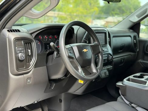 Used 2020 Chevrolet Silverado 1500 Custom w/ Custom Value Package RWD image 11