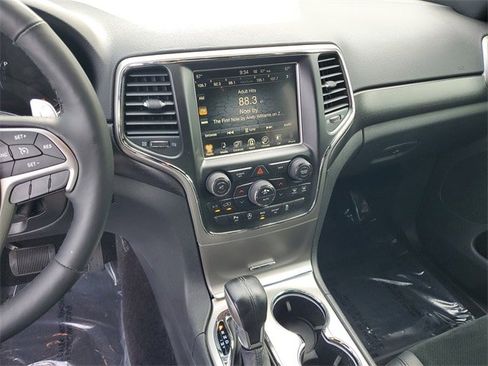 Used 2017 Jeep Grand Cherokee Altitude image 23
