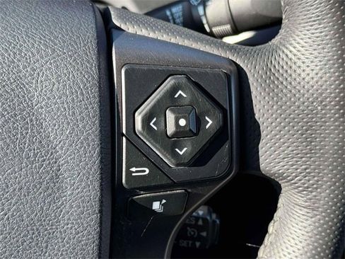 Used 2017 Toyota Tacoma TRD Sport image 19