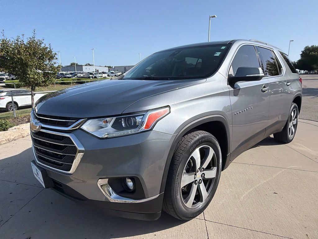 Used 2021 Chevrolet Traverse LT w/ LT Premium Package AWD/4WD image 4