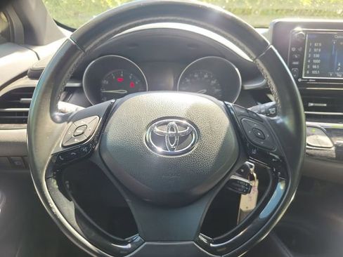 Used 2018 Toyota C-HR XLE image 14