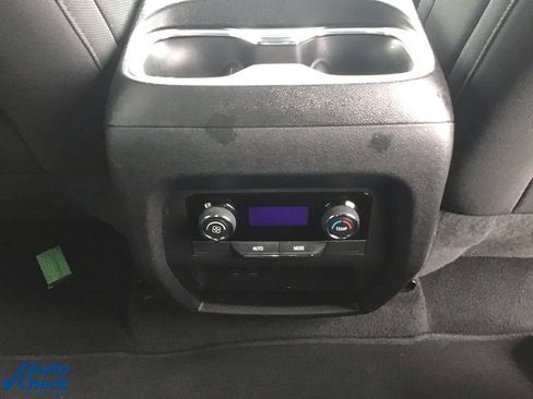 Used 2025 Chevrolet Traverse LT image 20