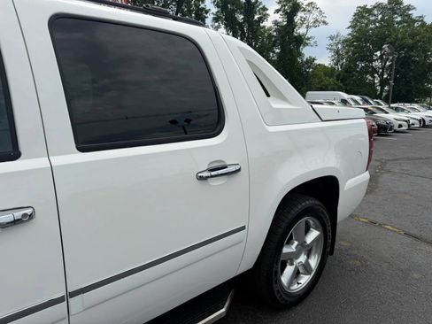 Used 2012 Chevrolet Avalanche LTZ AWD/4WD image 64