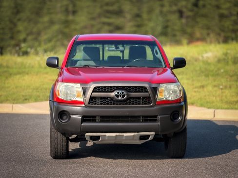 Used 2011 Toyota Tacoma 4x4 Regular Cab image 4