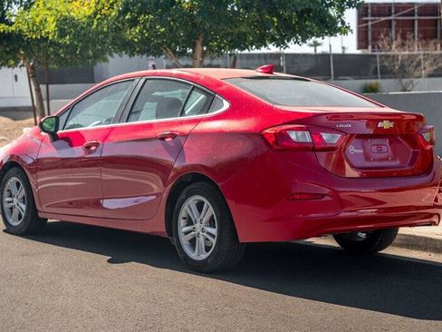 Used 2017 Chevrolet Cruze LT FWD image 3