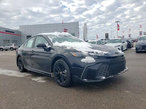 New 2026 Toyota Camry SE image 3