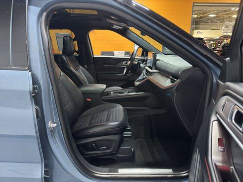Used 2025 Ford Explorer ST-Line w/ ST-Line Street Pack AWD/4WD image 18