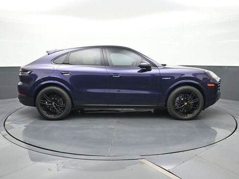 Certified 2024 Porsche Cayenne Coupe AWD/4WD image 24