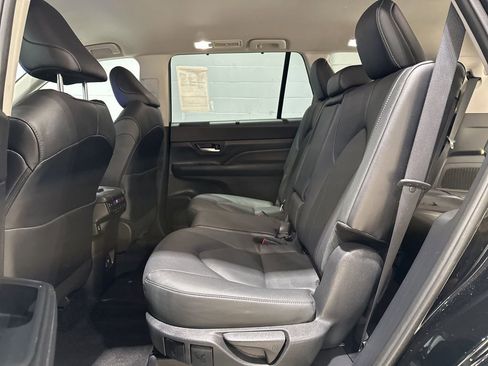 Certified 2024 Toyota Grand Highlander AWD image 16