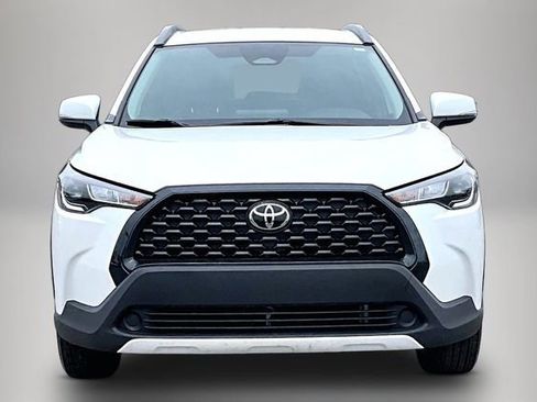 Used 2024 Toyota Corolla Cross LE FWD image 3