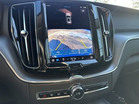 Certified 2025 Volvo XC60 B5 Core image 24