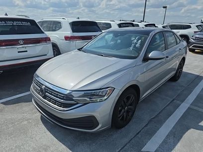 Used 2023 Volkswagen Jetta SE w/ Panoramic Sunroof Package