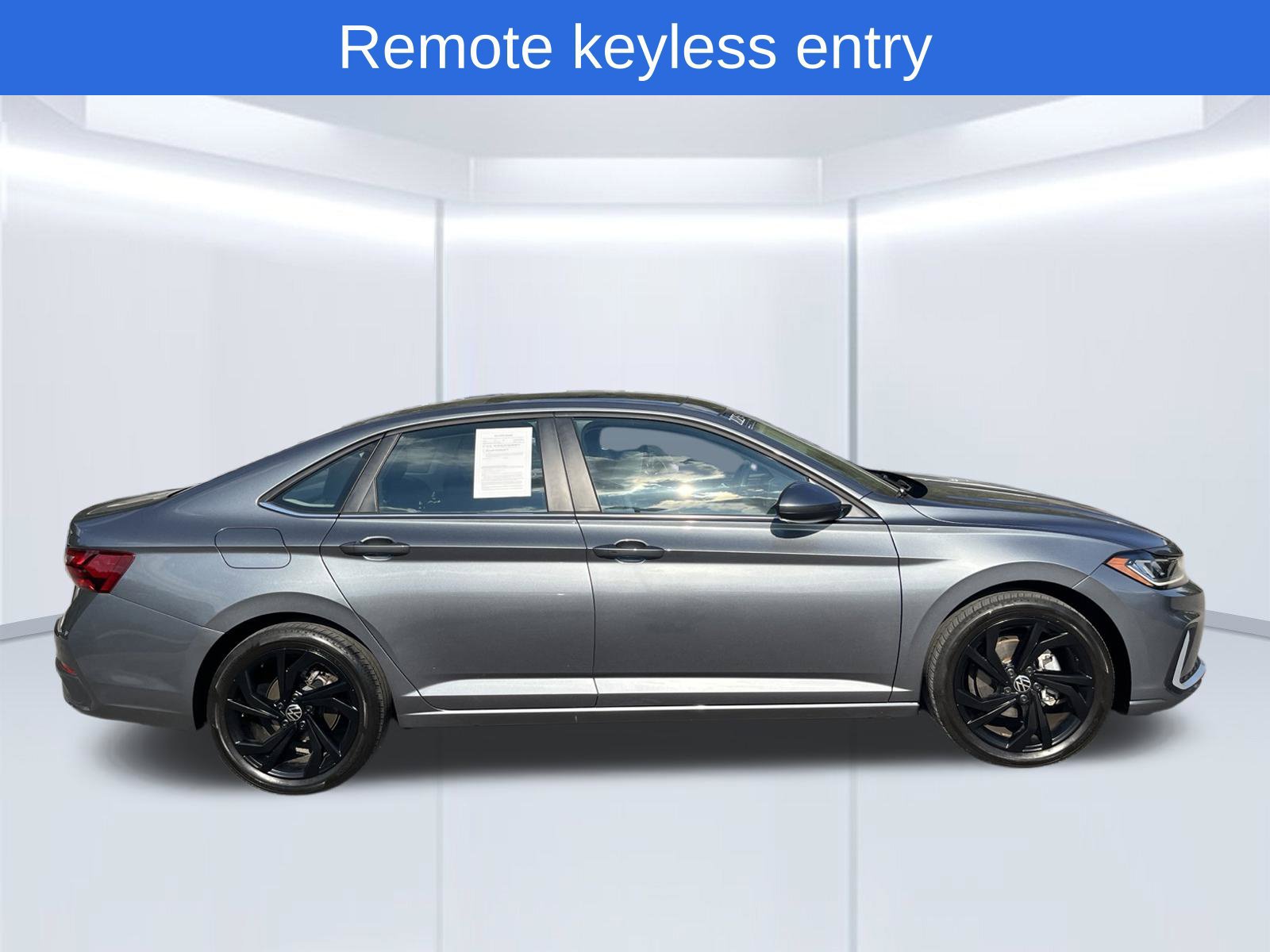 Certified 2025 Volkswagen Jetta SE FWD image 4