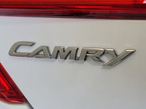 Used 2014 Toyota Camry SE FWD image 8