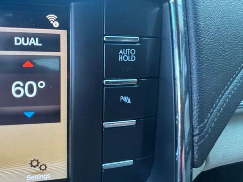 Used 2017 Lincoln Continental Premiere image 33