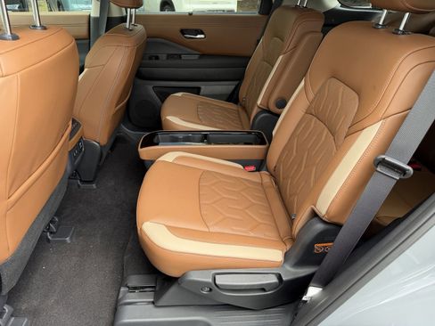 New 2026 Nissan Pathfinder Platinum FWD image 26