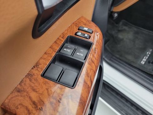 Used 2018 Toyota Sequoia Platinum RWD image 20