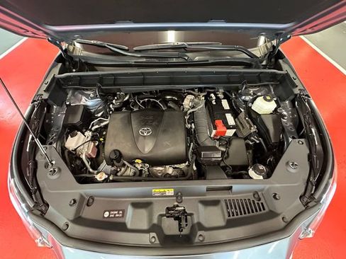 Used 2022 Toyota Highlander XLE AWD/4WD image 27