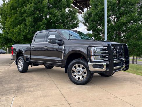 Used 2025 Ford F250 Lariat w/ Chrome Package image 1