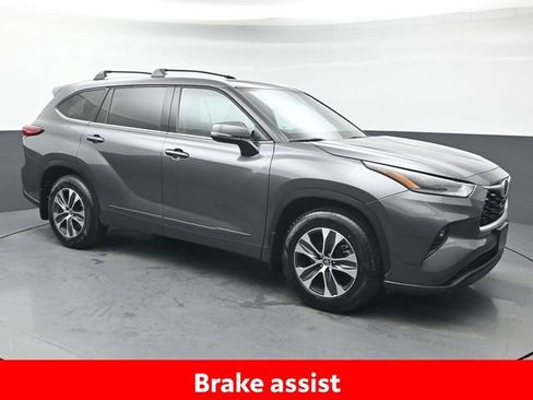 Certified 2021 Toyota Highlander XLE image 10